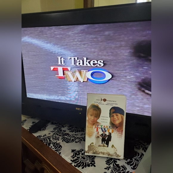 Mary-Kate and Ashley Olsen movies VHS - Picture 4 of 12